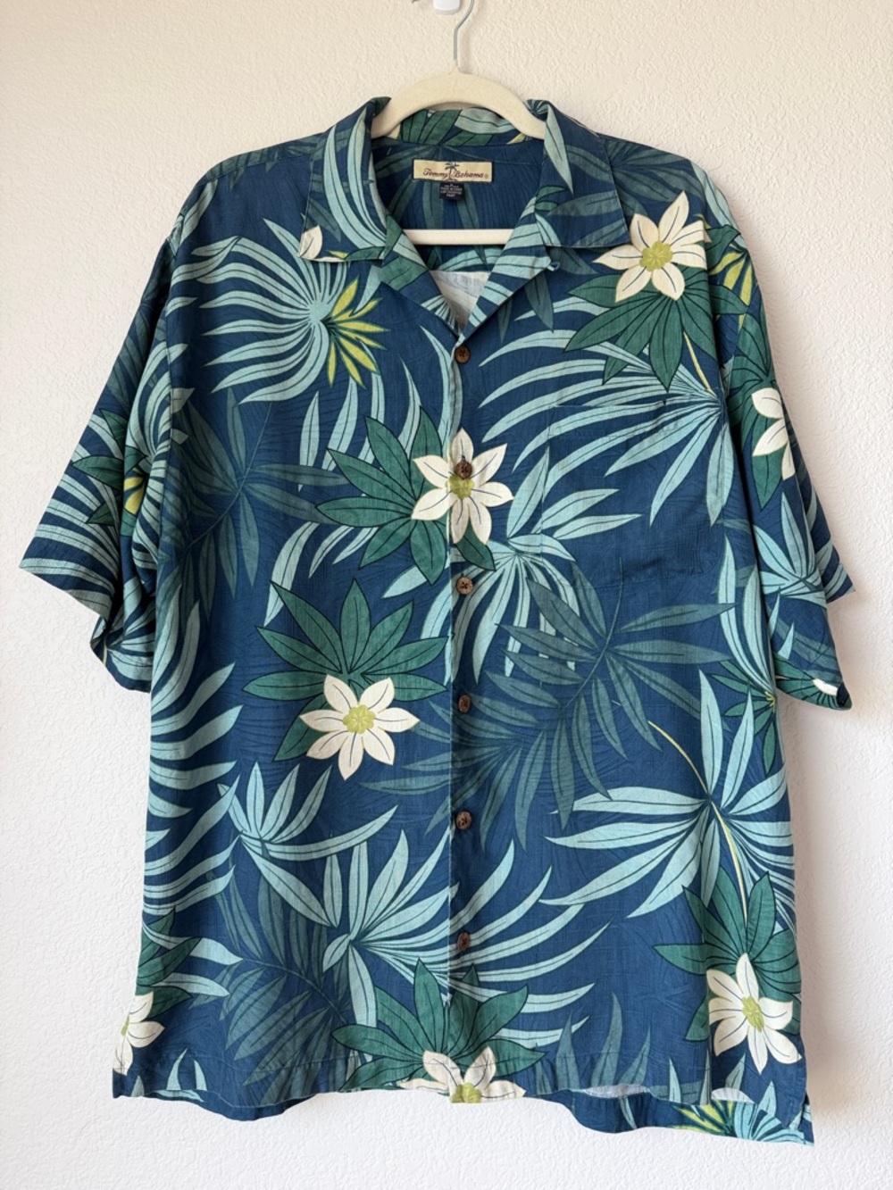 Tommy Bahama Silk Hawaiian Shirt Blue Green Tropical Floral Camp Shirt M